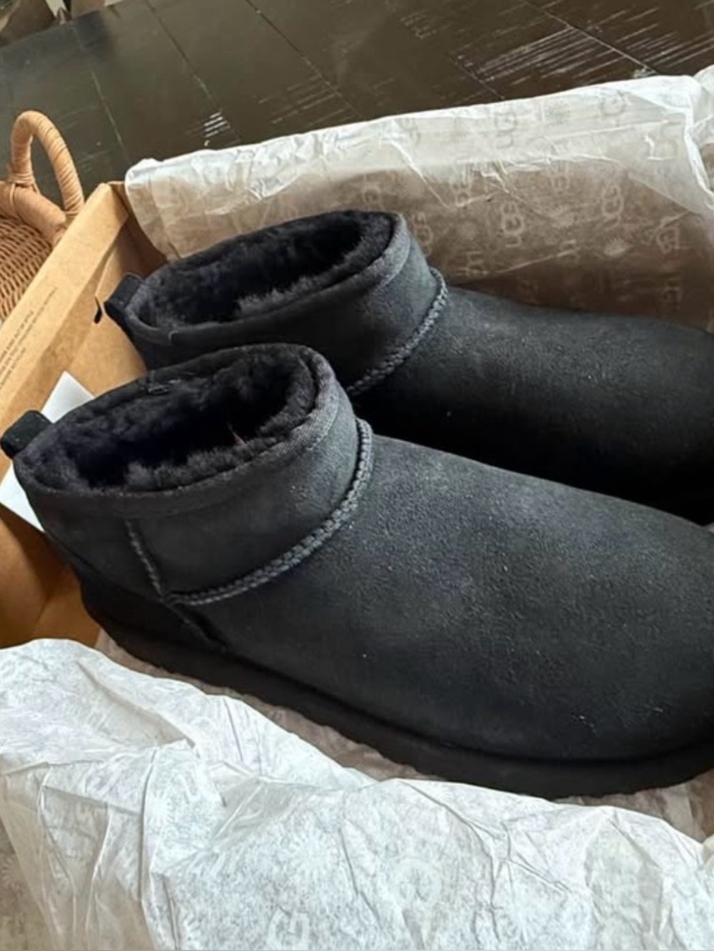 Women’s Black UGG Ultra mini’s size 11